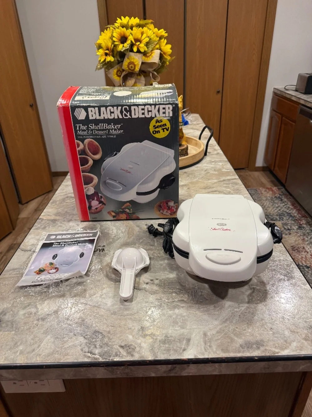 Black & Decker  “The Shell Baker Meal & Dessert Maker” Model G400